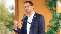 Rosenheim, 17. September 2025, Gesamtverkehrsfreigabe der B15 Westtangente in Rosenheim, Rede 6/7, Andreas März, Oberbürgermeister der Stadt Rosenheim. Foto: Olaf Konstantin Krueger