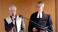 Rosenheim, 17. September 2025, Gesamtverkehrsfreigabe der B15 Westtangente in Rosenheim, Segnung, Pfarrer Thomas Schlichting (l.), Stadtkirche Rosenheim, Pfarrer Dr. Bernd Rother (r.), Evangelisch-Lutherische Kirche Rosenheim. Foto: Olaf Konstantin Krueger