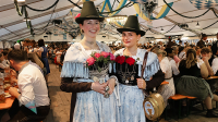 Marketenderinnen, Begleitung der Musikkapelle Oberaudorf. Foto: Olaf Konstantin Krueger