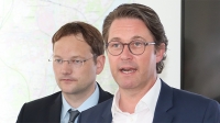 Vorstellung der auf fünf reduzierten Grobtrassen für den Brenner-Nordzulauf: Dr. Hans Reichhart (CSU), Staatsminister für Wohnen, Bau und Verkehr im Kabinett Söder II, Andreas Scheuer (CSU), Bundesminister für Verkehr und digitale Infrastruktur im Kabinett Merkel IV. Foto: Olaf Konstantin Krueger