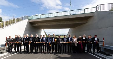 <sectitle>Feierliche Gesamtverkehrsfreigabe der B15 Westtangente in Rosenheim</sectitle><br />März: „Großartiges Projekt für Stadt und Region“